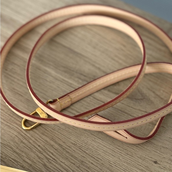 Louis Vuitton Favorite PM Crossbody - Picture 5 of 7